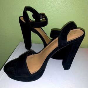 7.5 women’s black high heel